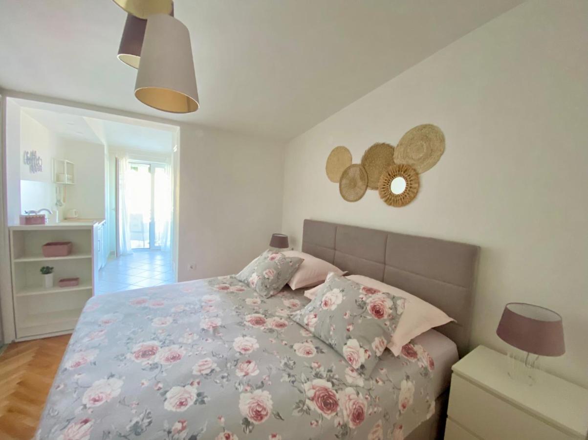 Apartmani Marko Tučepi エクステリア 写真